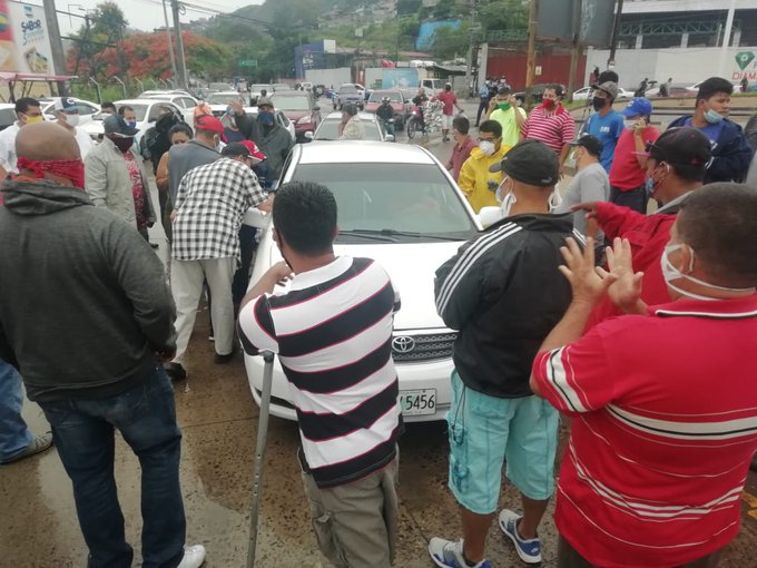 Transportistas realizan protestas a nivel nacional exigiendo bono de 14 mil lempiras Transportistas realizan protestas a nivel nacional exigiendo bono de 14 mil lempiras