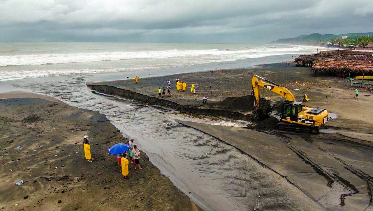 Aduanas de El Salvador y Guatemala suspenden temporalmente por la tormenta Amanda Aduanas de El Salvador y Guatemala suspenden temporalmente por la tormenta Amanda