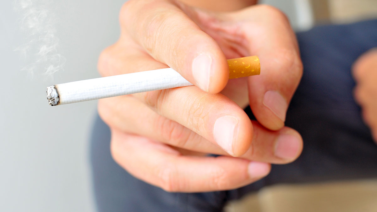 Fumar, terrazas y uso de mascarillas: una combinación que aumenta el riesgo de contagio de la Covid-19