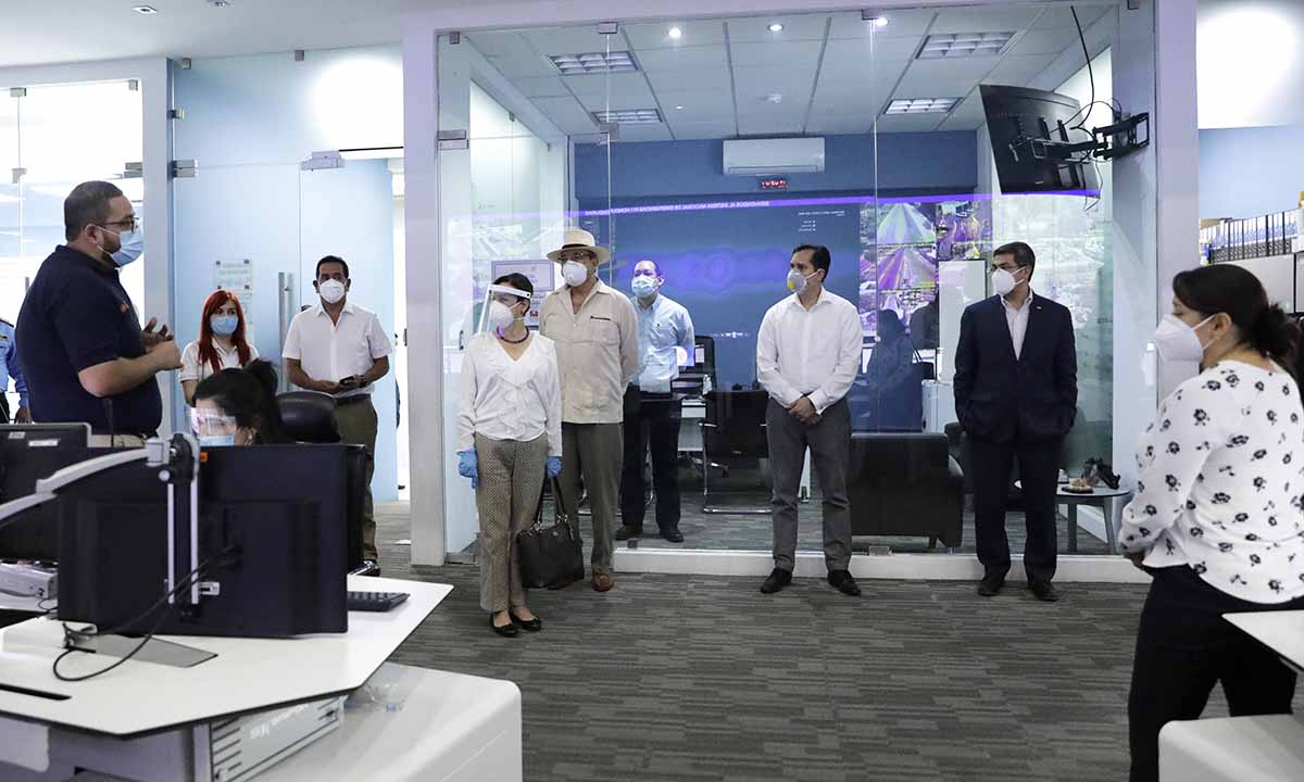 Hernández inaugura CCOI y sanciona Ley de Protección del Espacio Aéreo Hernández inaugura CCOI y sanciona Ley de Protección del Espacio Aéreo