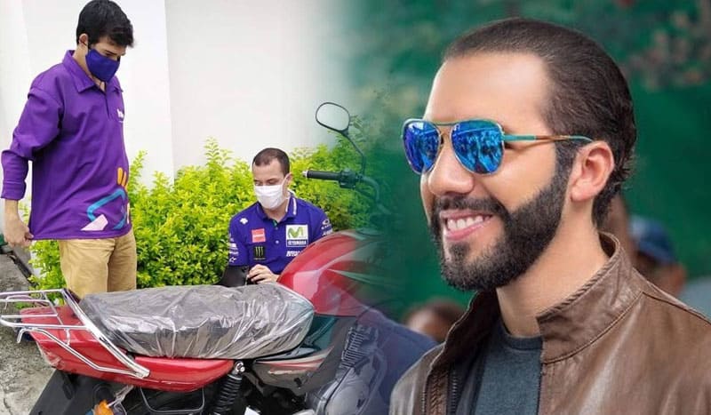 Presidente Bukele regala una moto nueva a joven que se gana la vida haciendo entregas a domicilio en bicicleta