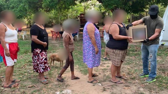 Crimen organizado regala despensas en México por la pandemia de covid-19 Crimen organizado regala despensas en México por la pandemia de covid-19