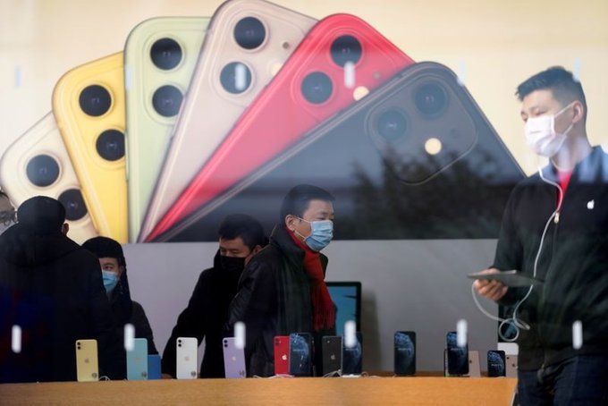 Apple modificó el sistema de reconocimiento facial por el uso de mascarillas