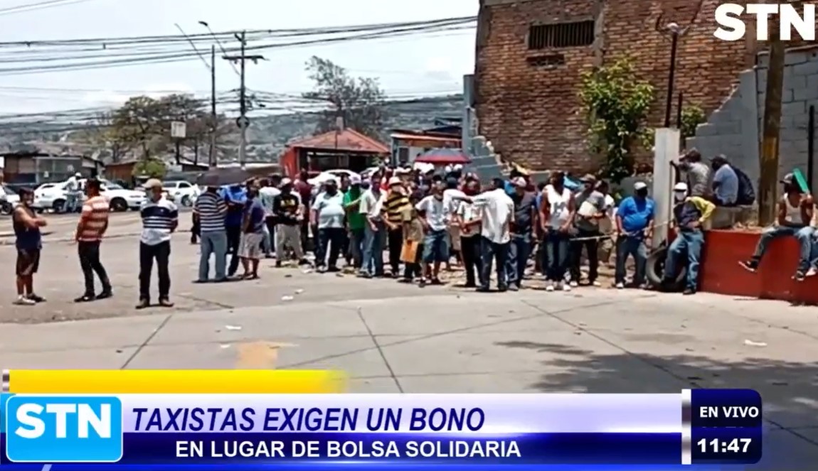 Conductores de taxis ya no quieren comida, ahora quieren dinero