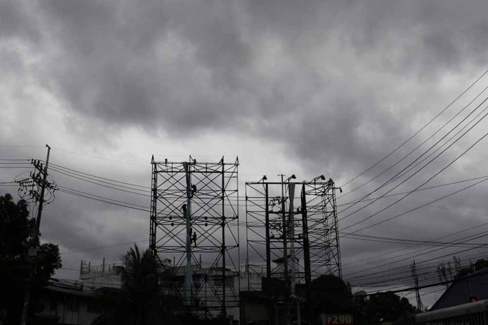 Decenas de miles de personas evacuadas tras azote de potente tifón en Filipinas Decenas de miles de personas evacuadas tras azote de potente tifón en Filipinas