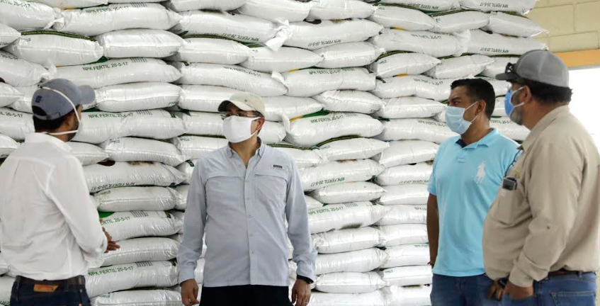 En Siguatepeque: Presidente Hernández entrega Bono Cafetalero a 1.214 productores para mejorar sus cosechas