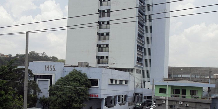 Más de mil 700 personas esperan por una cirugía en el IHSS