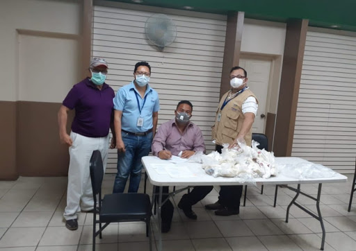 FONAC, entrega material de bioseguridad a veedores sociales en Choluteca.