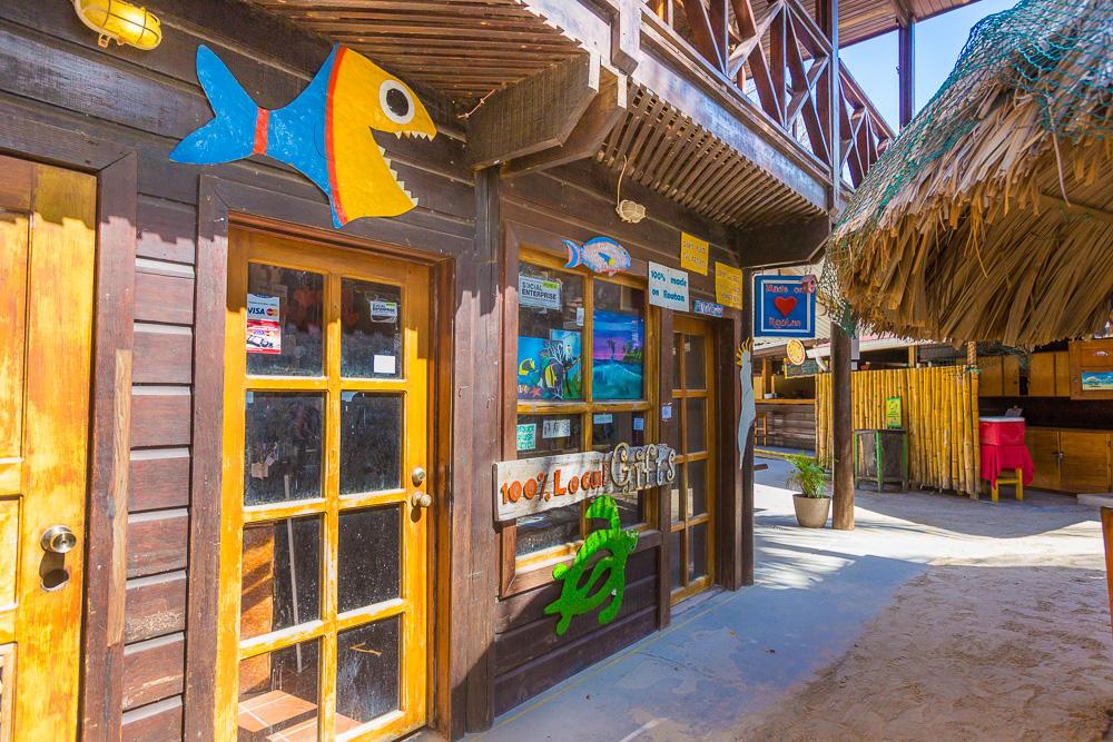 Roatán se prepara para la apertura de su economía