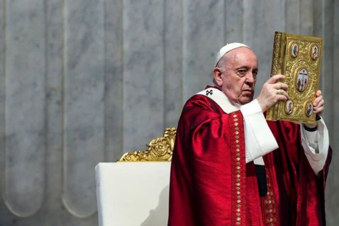 El papa pide rezar por los gobernantes en vez de insultarlos