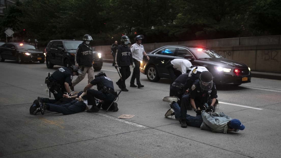 Trump pide a la Policía «endurecerse» ante la violencia en las protestas por la muerte de George Floyd https://