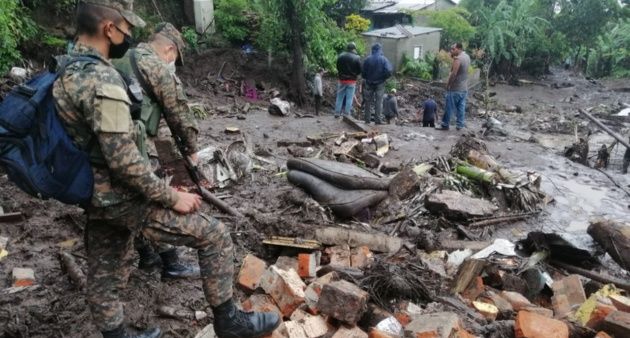 Más de 24 mil familias afectadas, 7 mil albergados, siete desaparecidos y 16 fallecidos por las lluvias en El Salvador.