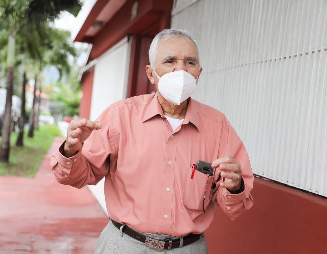 Infectólogo Tito Alvarado: «El presidente Hernández es positivo de covid-19 y padece neumonía bilateral provocada por coronavirus»