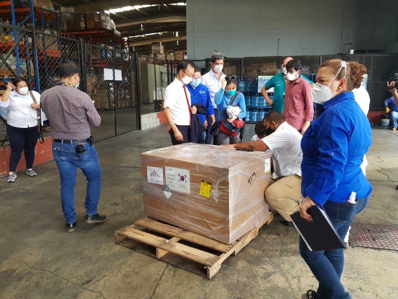 Aduanas facilita ayuda humanitaria de Corea del Sur contra COVID-19 Aduanas facilita ayuda humanitaria de Corea del Sur contra COVID-19