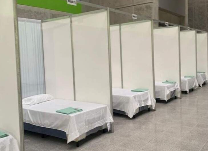 A partir de esta tarde comienzan a trasladar pacientes de Covid-19 al Polideportivo de la UNAH A partir de esta tarde comienzan a trasladar pacientes de Covid-19 al Polideportivo de la UNAH