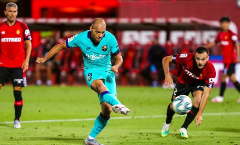 El Barça golea en Mallorca y se afianza en el liderato