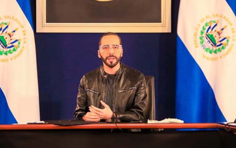 Bukele vuelve a pelearse con la realidad en sus cadenas nacionales Bukele vuelve a pelearse con la realidad en sus cadenas nacionales