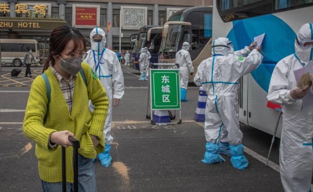 China pone a 400.000 personas en confinamiento por un brote de solo 18 casos