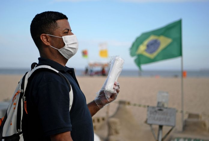 Río de Janeiro reabre centros comerciales y bares a pesar de las cifras récord de contagio Río de Janeiro reabre centros comerciales y bares a pesar de las cifras récord de contagio