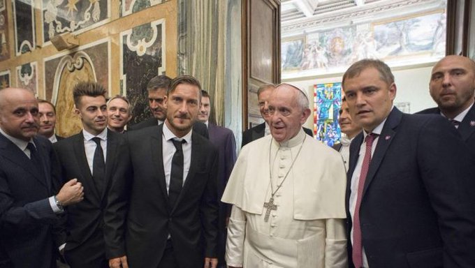 El Papa subastará regalos de deportistas para recaudar fondos contra la pandemia