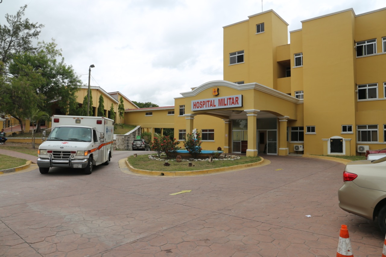 Asegura subdirectora: Presidente Hernández sigue interno en el Hospital Militar Asegura subdirectora: Presidente Hernández sigue interno en el Hospital Militar