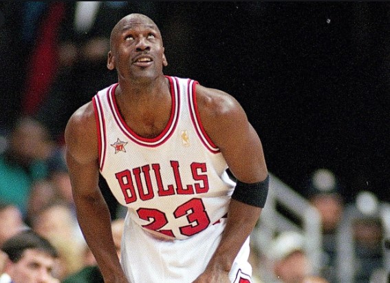 Michael Jordan se pronuncia sobre la muerte de George Floyd