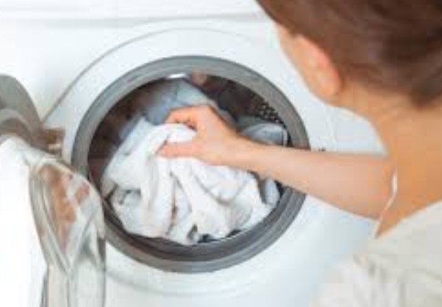 ¿Sirve lavar la ropa tras haber estado en la calle para evitar el contagio de coronavirus? ¿Sirve lavar la ropa tras haber estado en la calle para evitar el contagio de coronavirus?