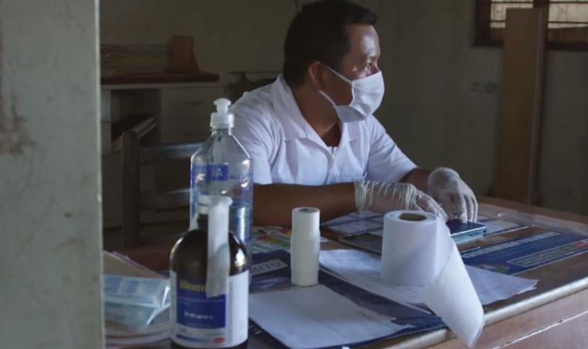 En aldea indígena peruana, dos enfermeros atienden a cientos de pacientes con covid-19 En aldea indígena peruana, dos enfermeros atienden a cientos de pacientes con covid-19