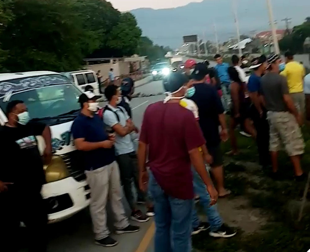 Transportistas realizan un plantón en San Pedro Sula Transportistas realizan un plantón en San Pedro Sula