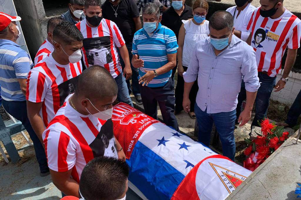 Le dan cristiana sepultura al Macho Figueroa en La Ceiba - STN HONDURAS