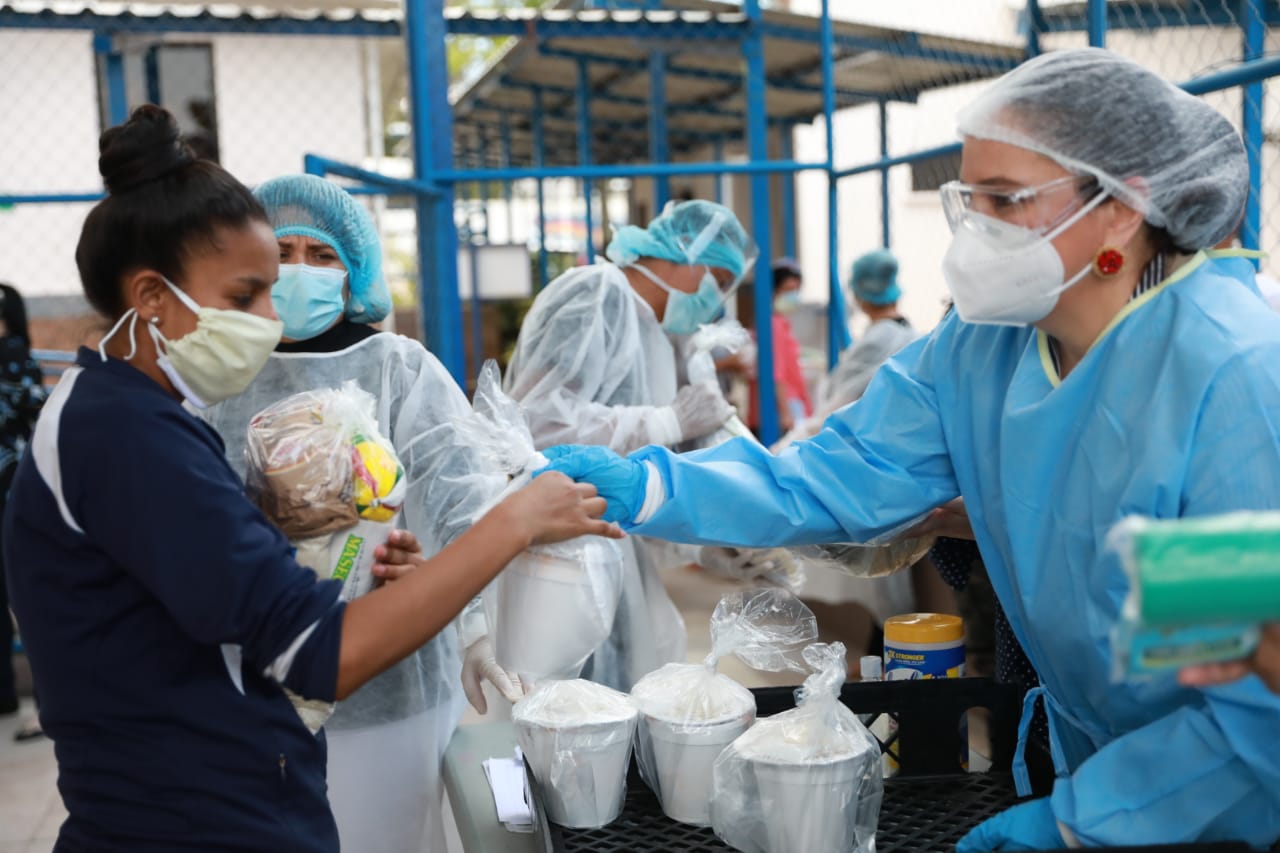 Primera Dama entrega provisiones a usuarias del Centro Ciudad Mujer Tegucigalpa