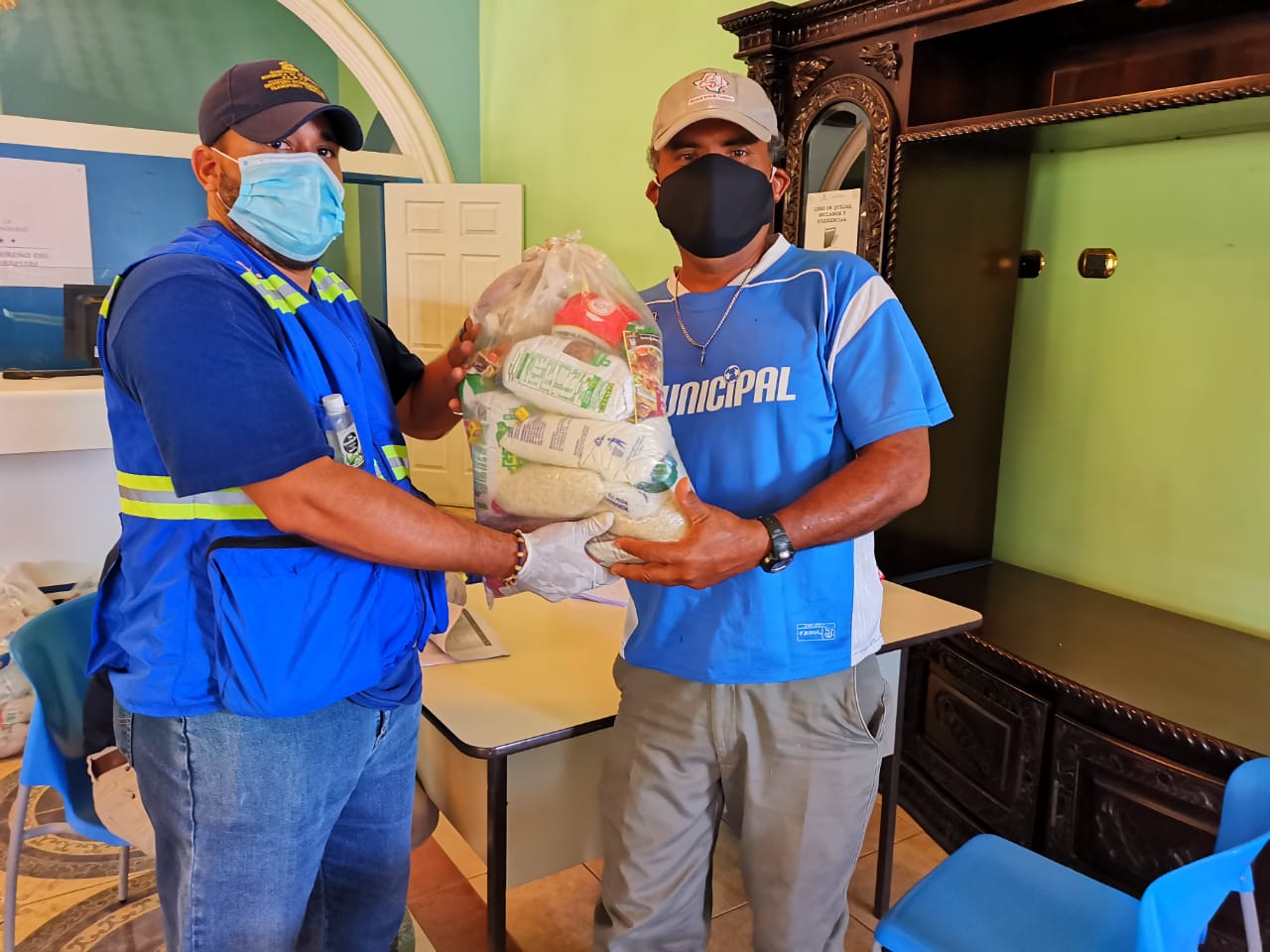 Señalan autoridades: Más de 80 mil bolsas solidarias ha entregado el Gobierno a trabajadores del transporte de pasajeros Señalan autoridades: Más de 80 mil bolsas solidarias ha entregado el Gobierno a trabajadores del transporte de pasajeros