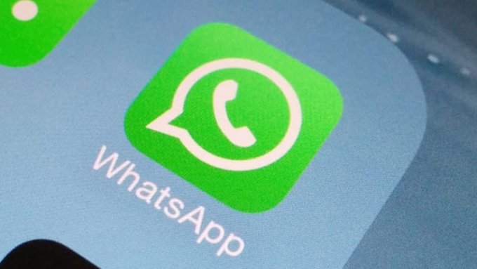 Truco para leer los mensajes de WhatsApp sin que aparezca el «Visto»
