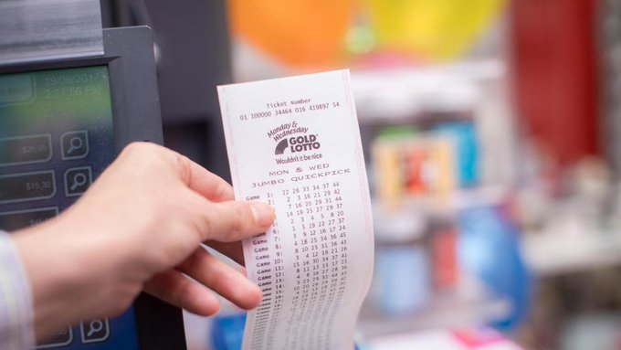 Un hombre ganó la lotería tras jugarle durante 40 años al mismo número Un hombre ganó la lotería tras jugarle durante 40 años al mismo número