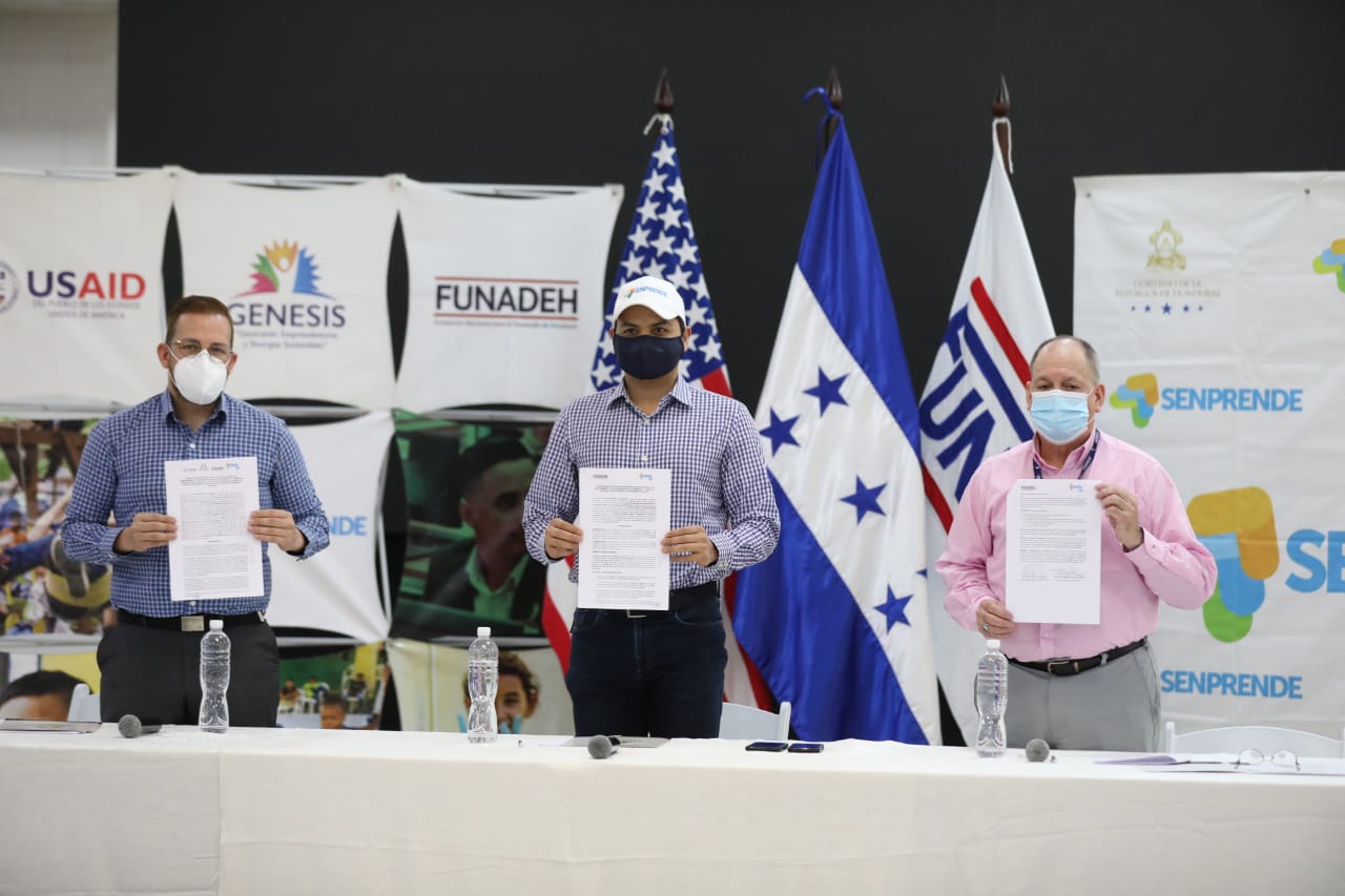 SENPRENDE y FUNADEH firman convenio para capacitar a 300 jóvenes emprendedores