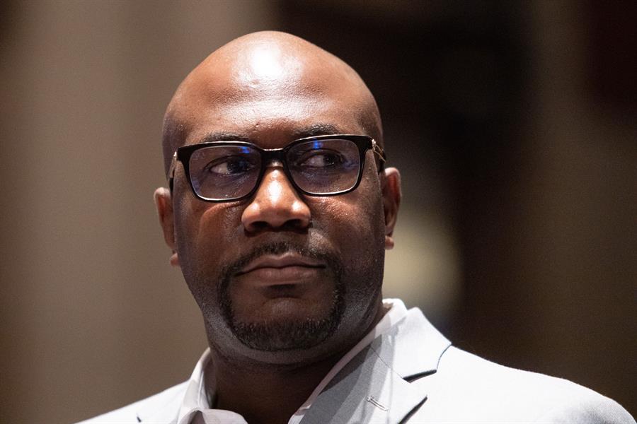 El hermano de George Floyd pide actuar al Congreso: «Hagan que pare este dolor» El hermano de George Floyd pide actuar al Congreso: «Hagan que pare este dolor»
