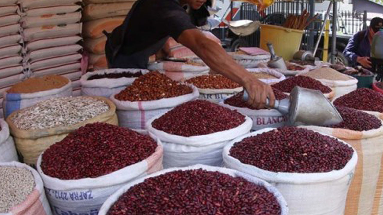 Gobierno invertirá 75 millones de lempiras para reserva de granos Gobierno invertirá 75 millones de lempiras para reserva de granos