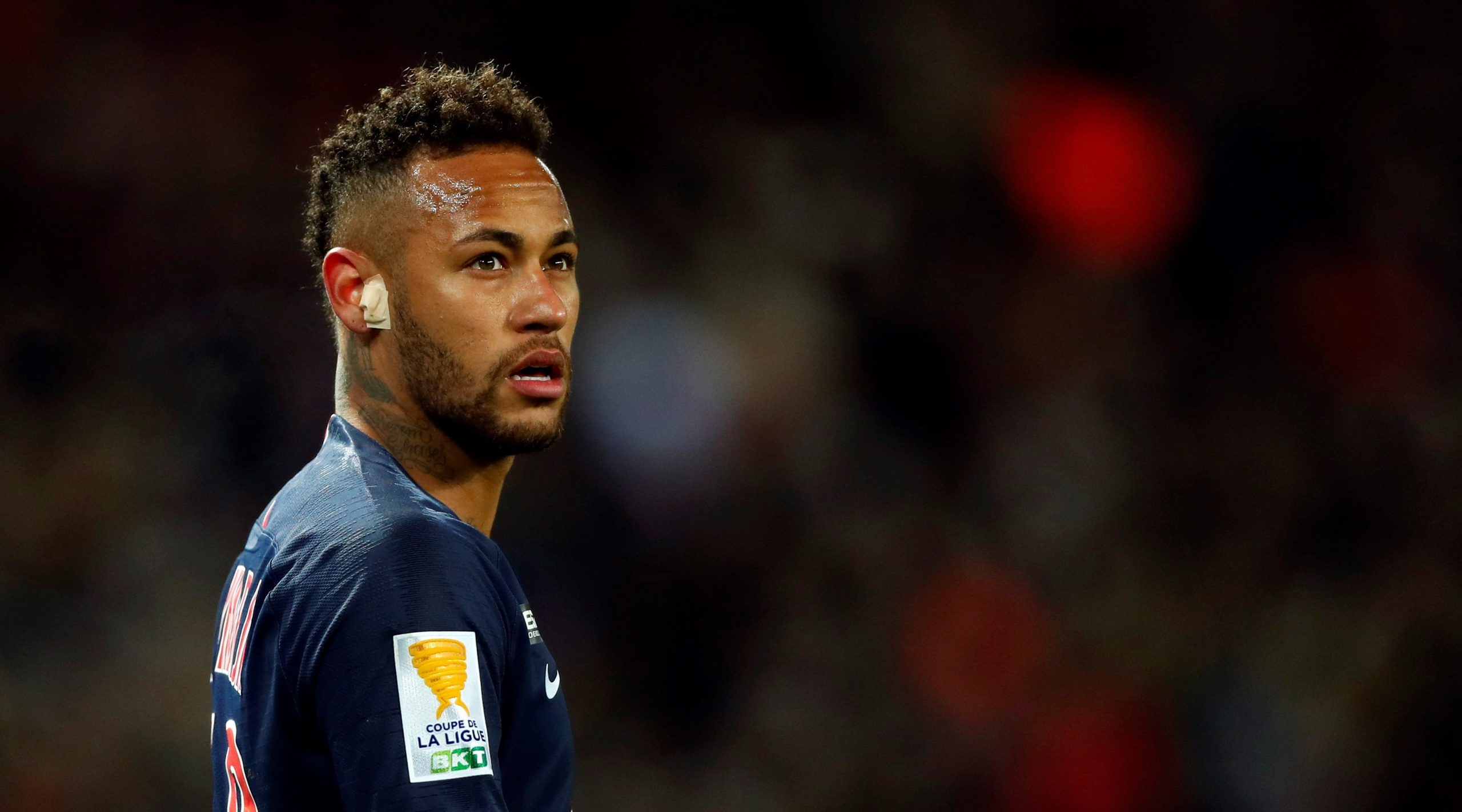 Neymar es denunciado por insultos homofóbicos a su joven padrastro