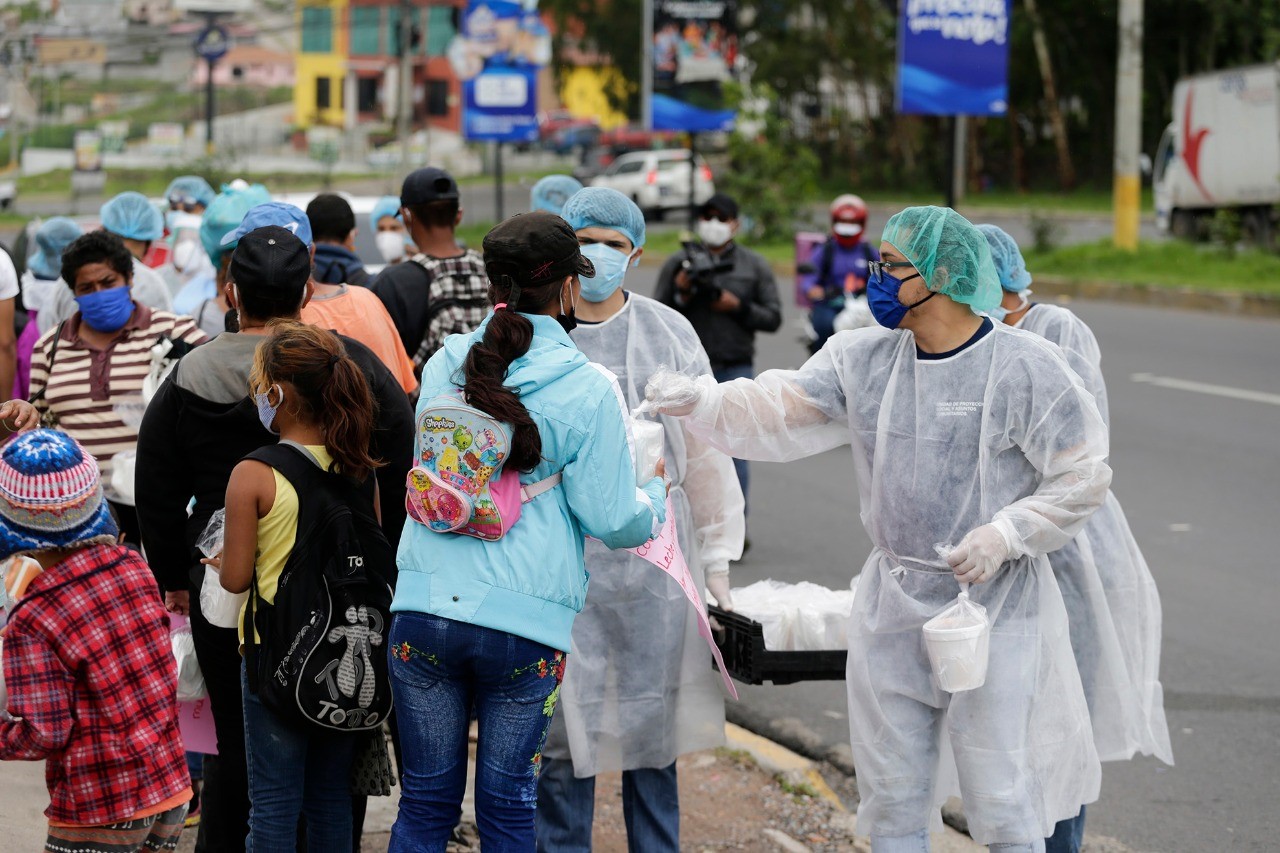Unidad de Proyección Social de Casa Presidencial prepara y entrega alimentos apersonas en situación de calle