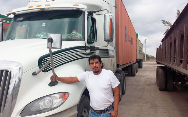 Traileros hondureños piden que les permitan pasar del territorio guatemalteco a Honduras