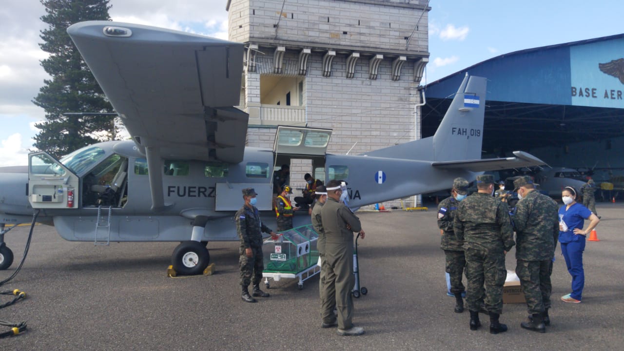 FAH traslada desde La Mosquitia hacia Tegucigalpa a médico contagiado por COVID-19 FAH traslada desde La Mosquitia hacia Tegucigalpa a médico contagiado por COVID-19