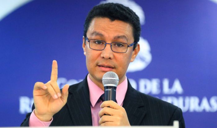 Ebal Díaz: «No es sostenible desde el punto de visto económico, seguir encerrados»