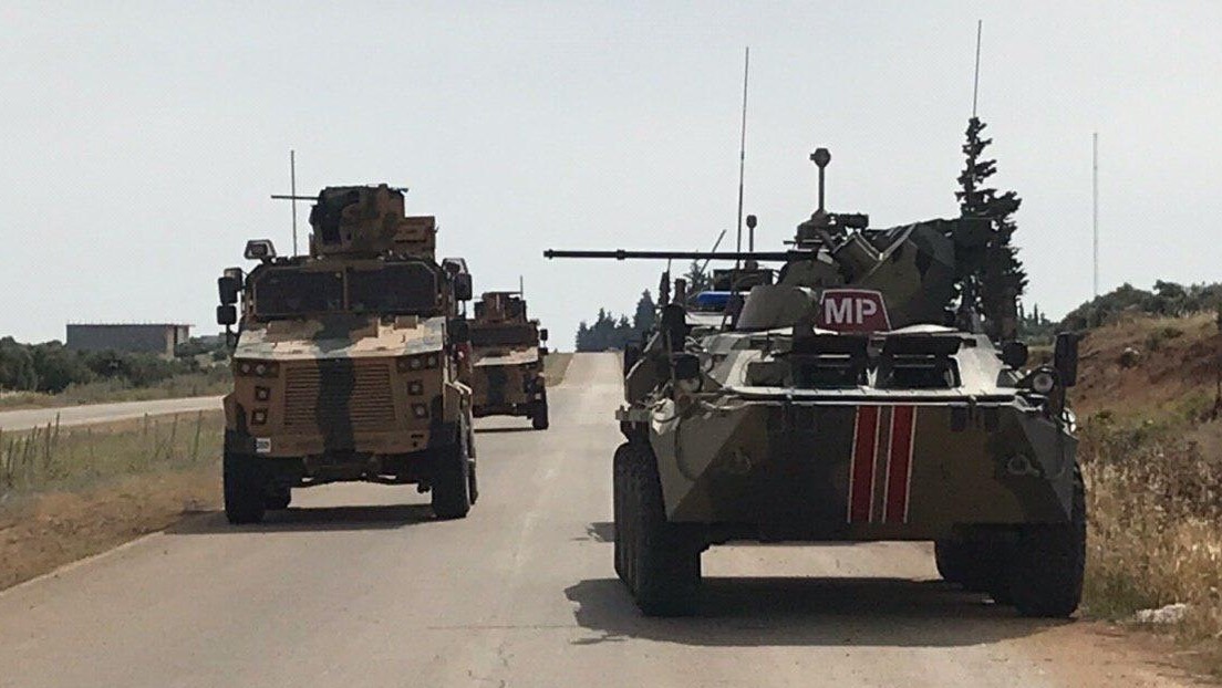 Varios militares resultan heridos por la explosión de una bomba casera al paso de un convoy turco-ruso en Siria