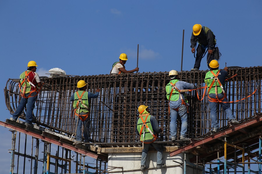 Director de Chico: Construcción reactivará 75 mil empleos al empezar la fase 1