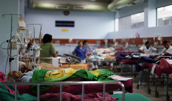 Colapso sanitario por COVID-19 en Guatemala: médicos denuncian hospitales al tope y van a paro por falta de pago