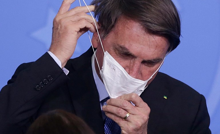 Juez anula orden que obligaba a Bolsonaro a usar mascarilla en público