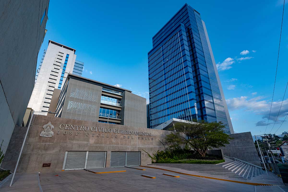 Canciller Rosales: Un triaje funcionará en el Centro Cívico Gubernamental Canciller Rosales: Un triaje funcionará en el Centro Cívico Gubernamental