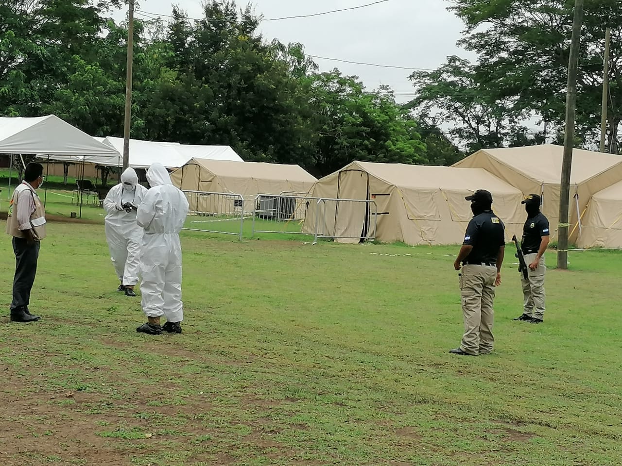 #FETCCOP y #ATIC realizaron inspección por inundación del hospital móvil de Villanueva, Cortés