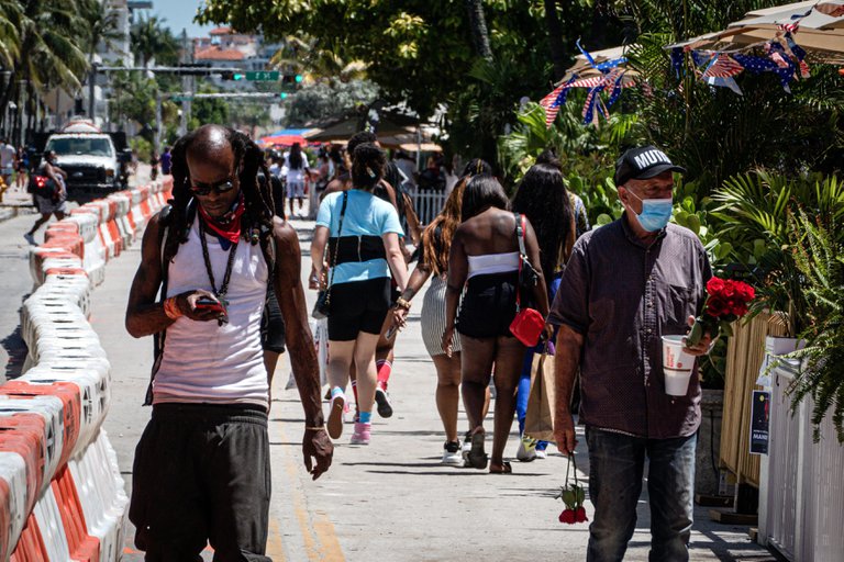 Florida sumó 10.000 nuevos contagios de coronavirus, superó los 200.000 casos y se enfrenta a dos semanas críticas en los hospitales