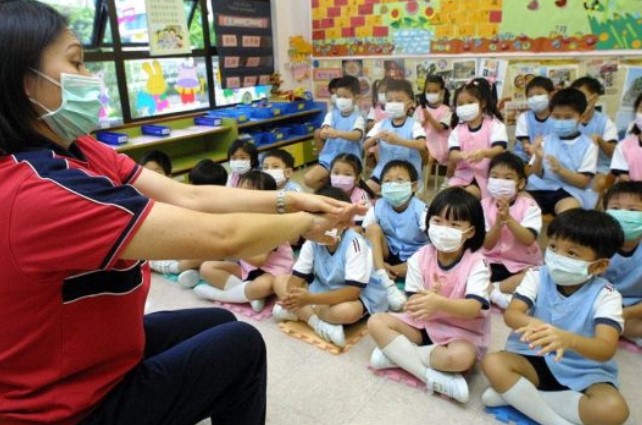 Hong Kong suspenderá todas las escuelas luego de un aumento en los casos Hong Kong suspenderá todas las escuelas luego de un aumento en los casos